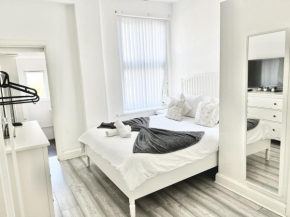 Apartament next Westfield mall